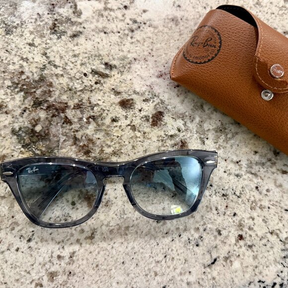 RAY BAN RB0707 S SUNGLASSES IN GRAY- LIKE NEW CONDITION! main image 5